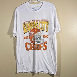 White Kansas City Chiefs Graphic L T-Shirt Distressed look Swift Kelce